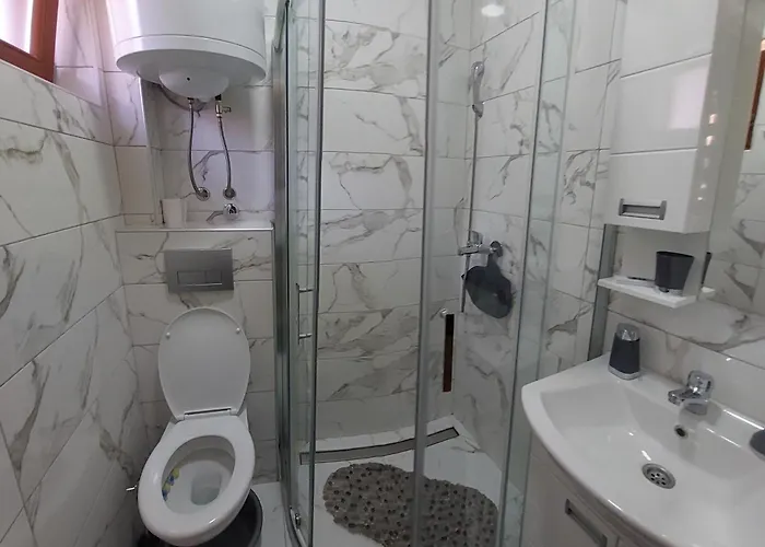 Mina Kaludjerske Bare